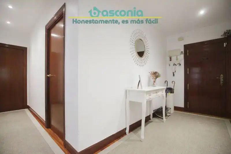 Habitación de Piso en venta en Basauri  con Amueblado y Balcón
