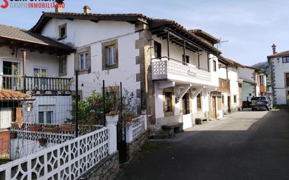 Vista exterior de Casa o xalet en venda en Molledo amb Traster i Balcó