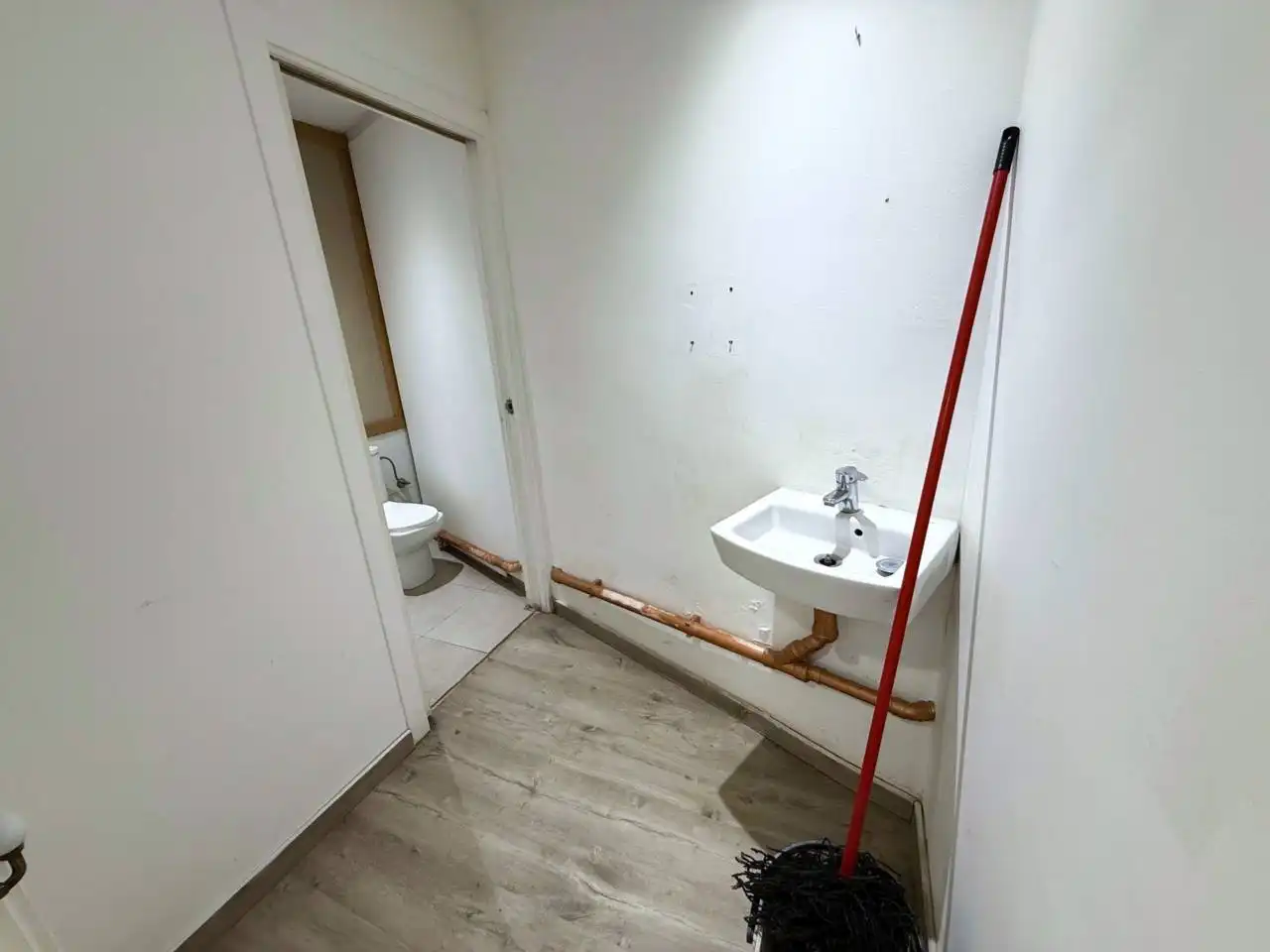 Badezimmer von Geschaftsraum zum Verkauf in Igualada mit Klimaanlage