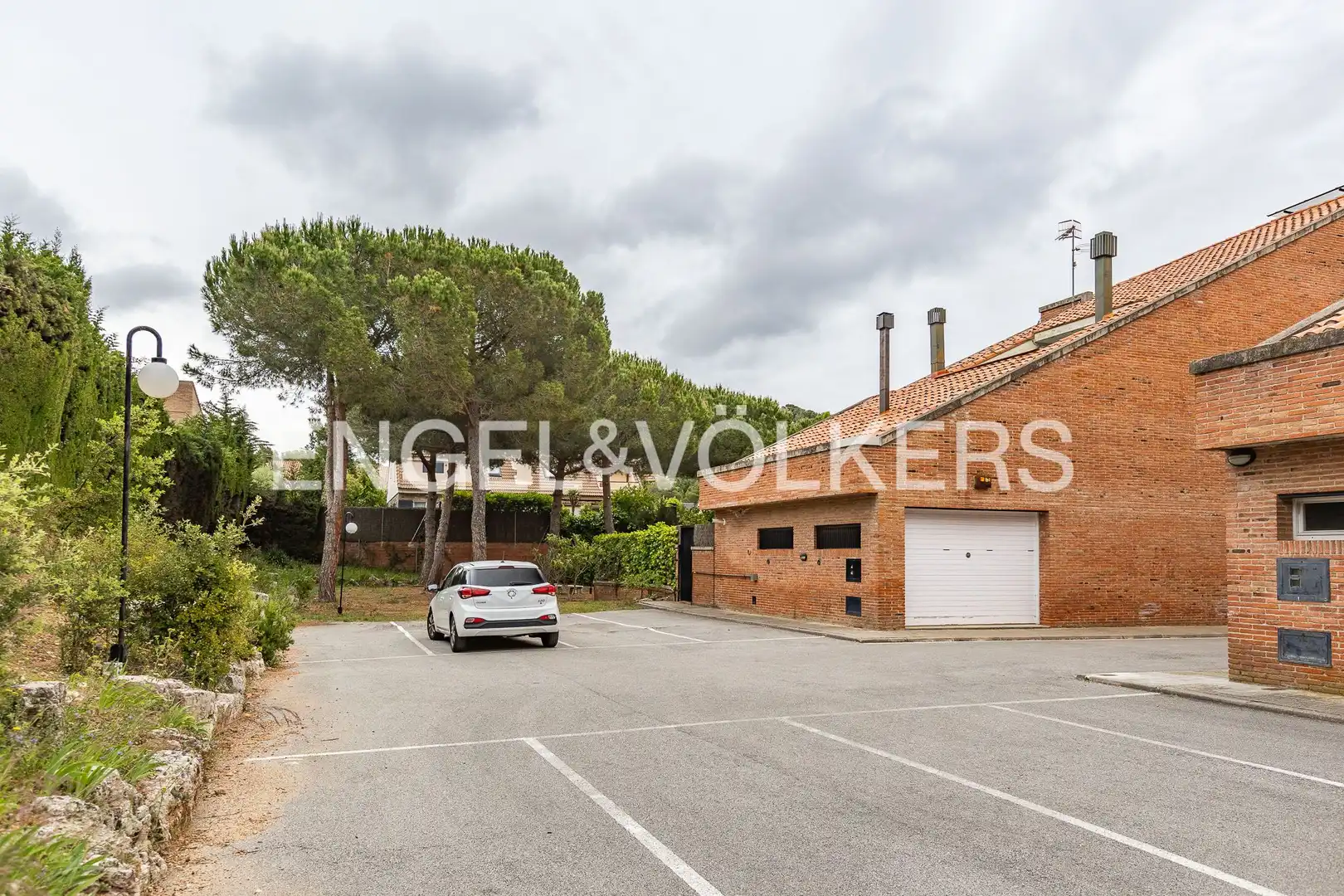 Parking de Casa adosada en venta en Matadepera con Aire acondicionado, Calefacción y Jardín privado