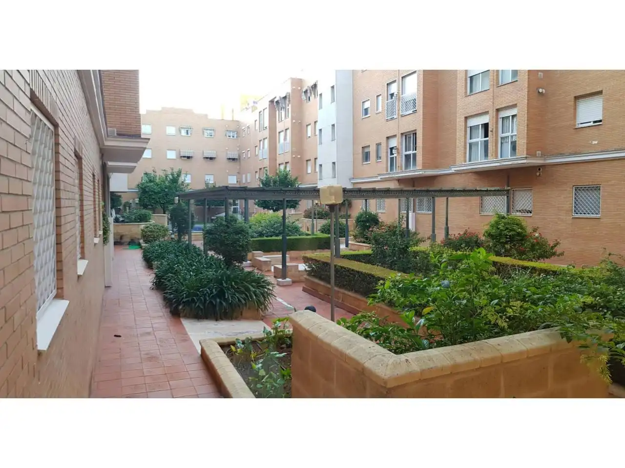 Jardín de Piso de alquiler en Sevilla con Aire acondicionado, Balcón y Piscina comunitaria