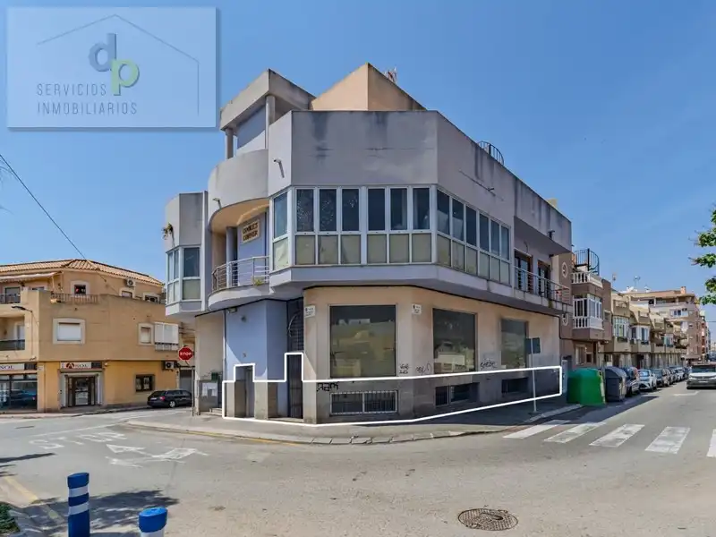 Local comercial en venta en Calle Patricio Zammit 42