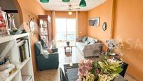 Sala d'estar de Pis en venda en Benalmádena amb Aire condicionat, Terrassa i Moblat