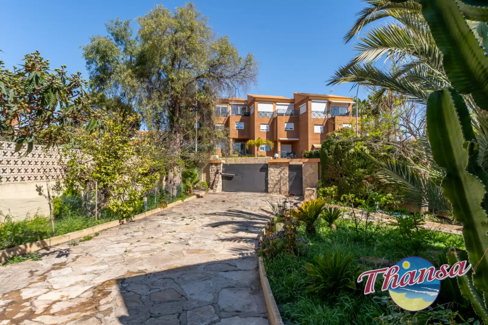 Vista exterior de Casa o chalet en venta en Alicante / Alacant con Aire acondicionado, Calefacción y Jardín privado