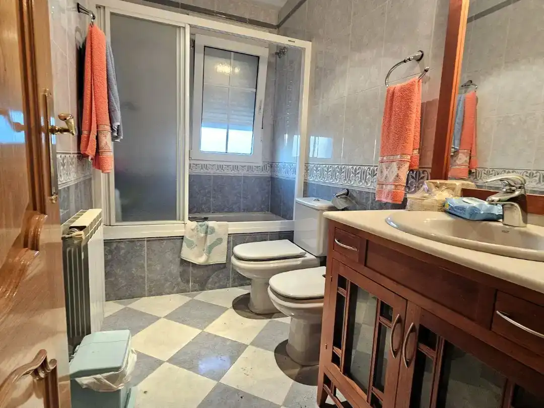 Baño de Piso en venta en Valdemorillo con Aire acondicionado, Jardín privado y Trastero