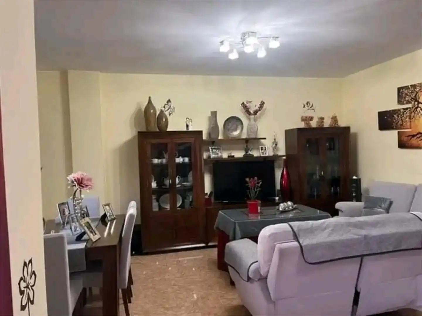 Sala d'estar de Pis en venda en Bedmar y Garcíez amb Aire condicionat, Traster i Moblat