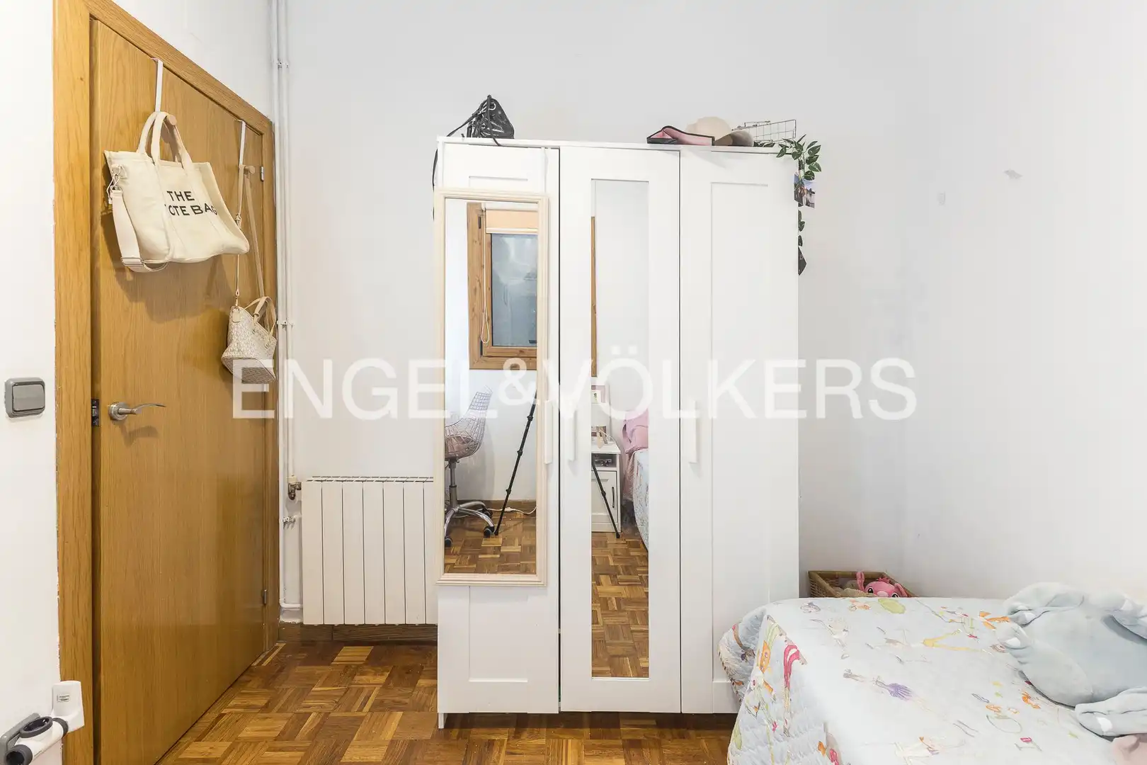 Bedroom of Flat for sale in Barcelona  with Air Conditioner, Heating and Parquet flooring