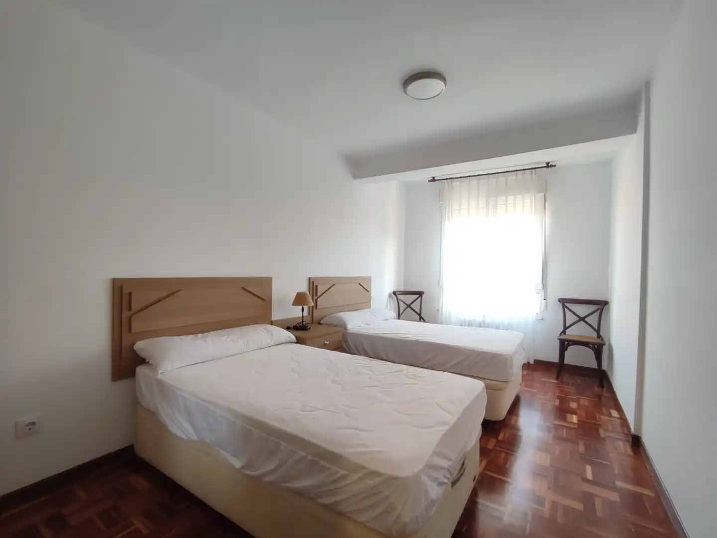 Bedroom of Flat for rent in Gijón   with Heating, Parquet flooring and Furnished