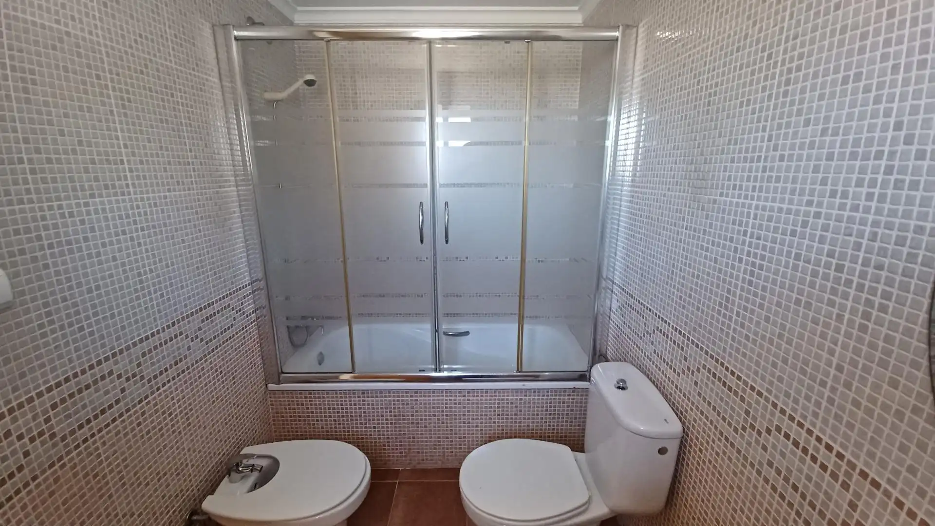 Baño de Piso de alquiler en Albal con Aire acondicionado, Amueblado y Balcón