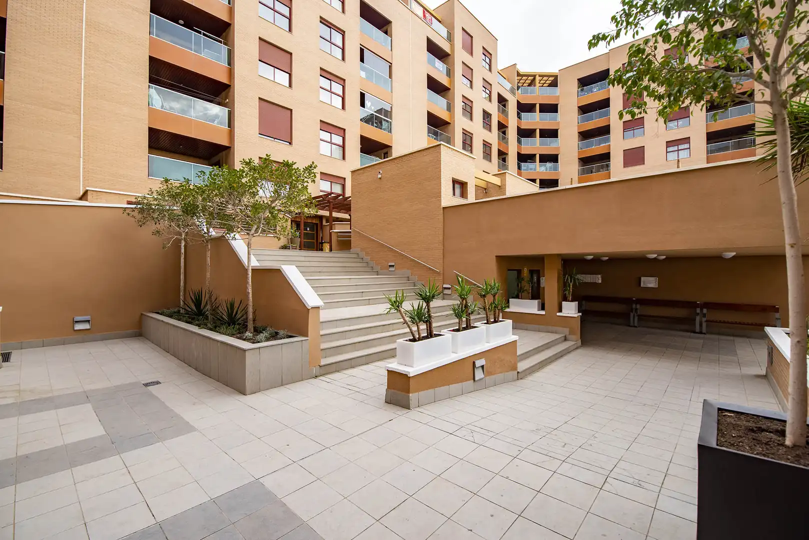 Vista exterior de Pis en venda en Almería amb Aire condicionat, Terrassa i Traster