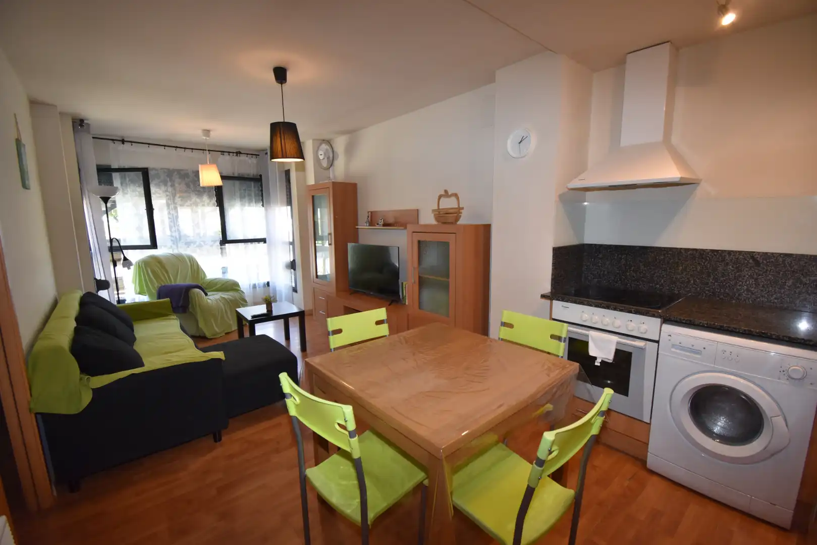 Sala de estar de Apartamento en venta en Val de San Vicente  con Calefacción, Parquet y Amueblado