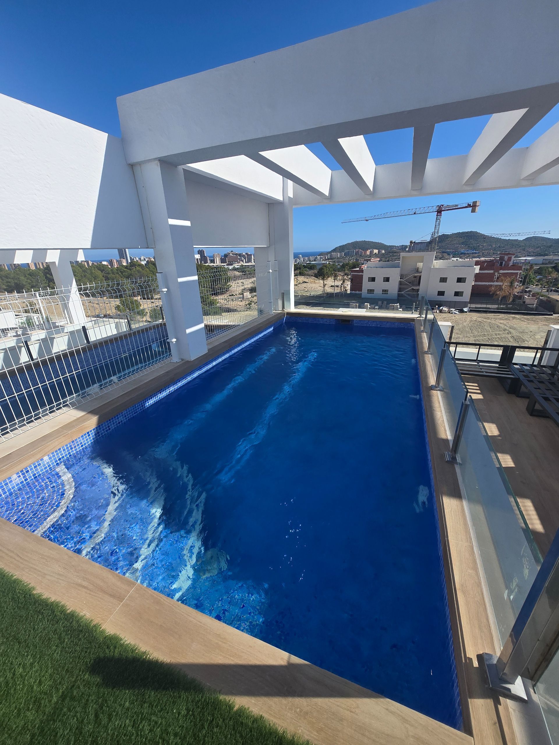 Piscina de Ático de alquiler en Finestrat con Aire acondicionado, Calefacción y Terraza