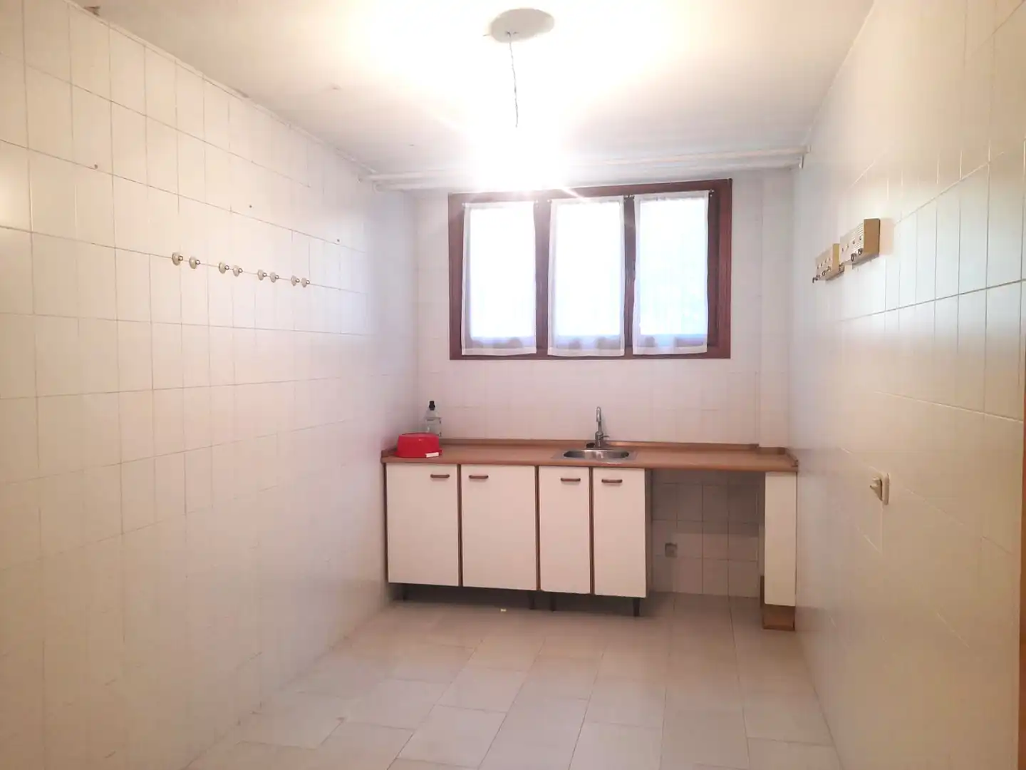 Cocina de Casa adosada en venta en Pozuelo de Alarcón con Aire acondicionado, Calefacción y Jardín privado