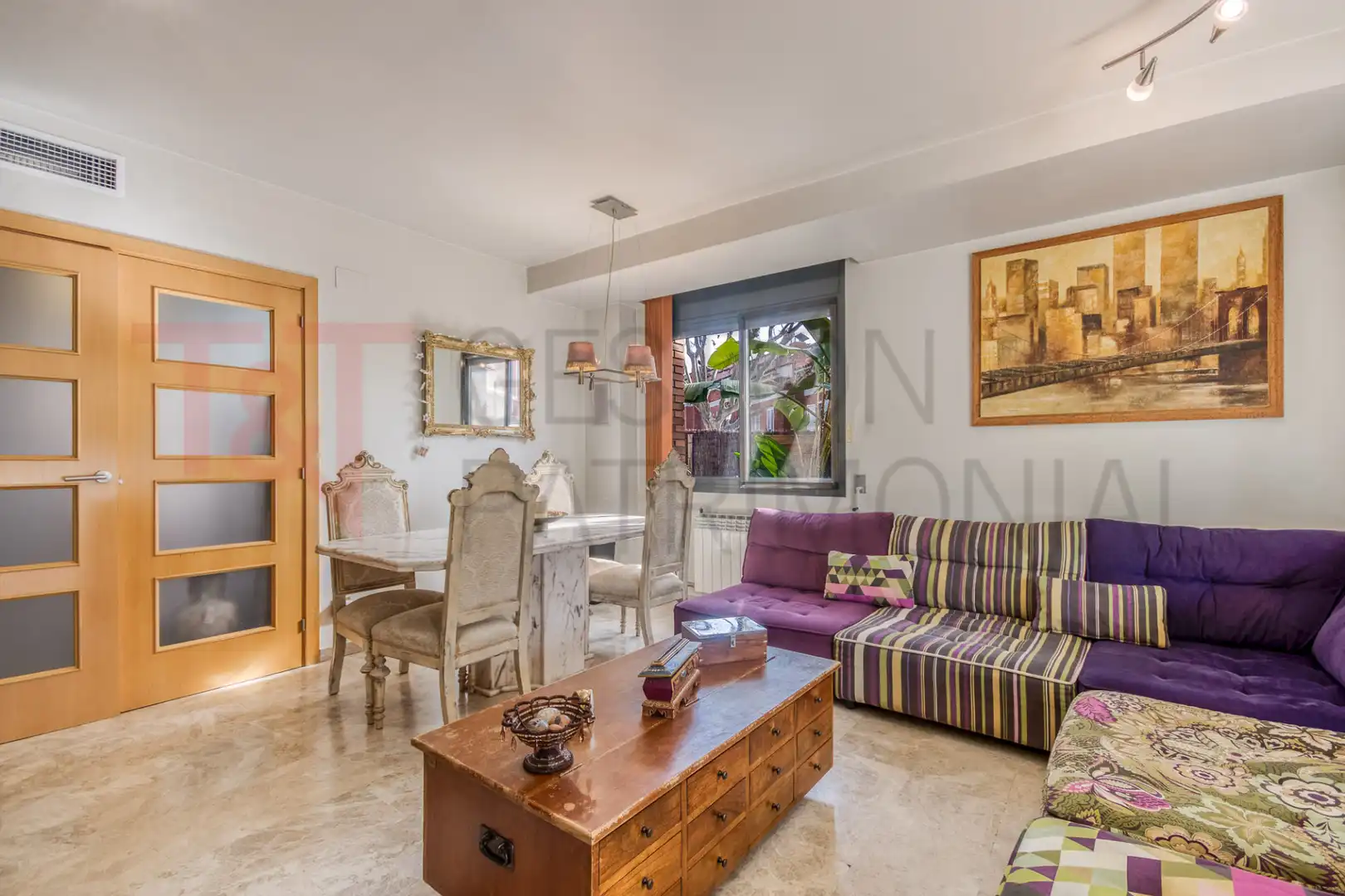 Wohnzimmer von Einfamilien-Reihenhaus zum Verkauf in El Masnou mit Klimaanlage, Heizung und Terrasse