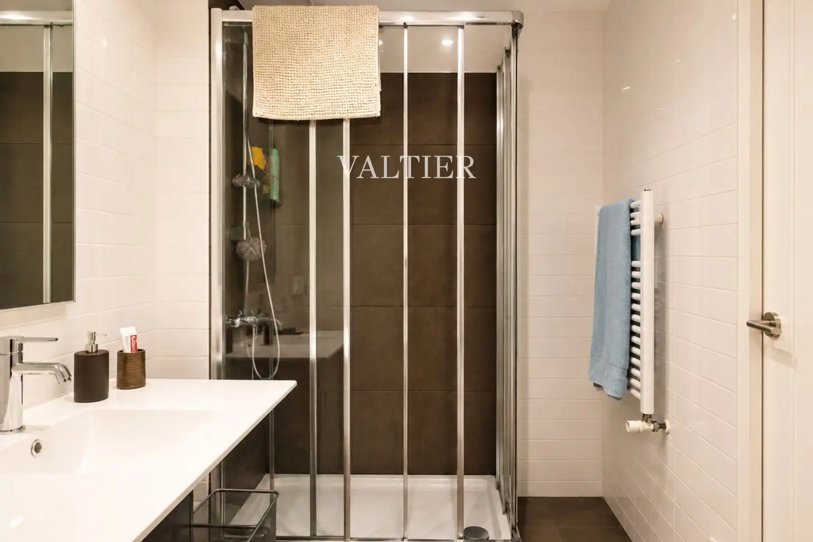 Baño de Ático de alquiler en Madrid con Aire acondicionado, Terraza y Amueblado