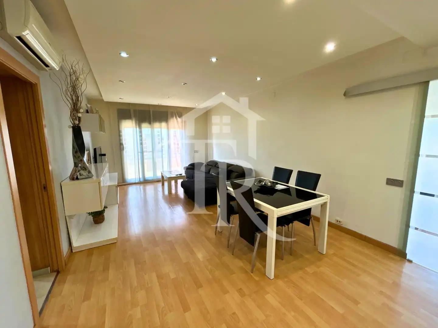 Sala d'estar de Casa o xalet en venda en Cabra del Camp amb Aire condicionat, Parquet i Piscina
