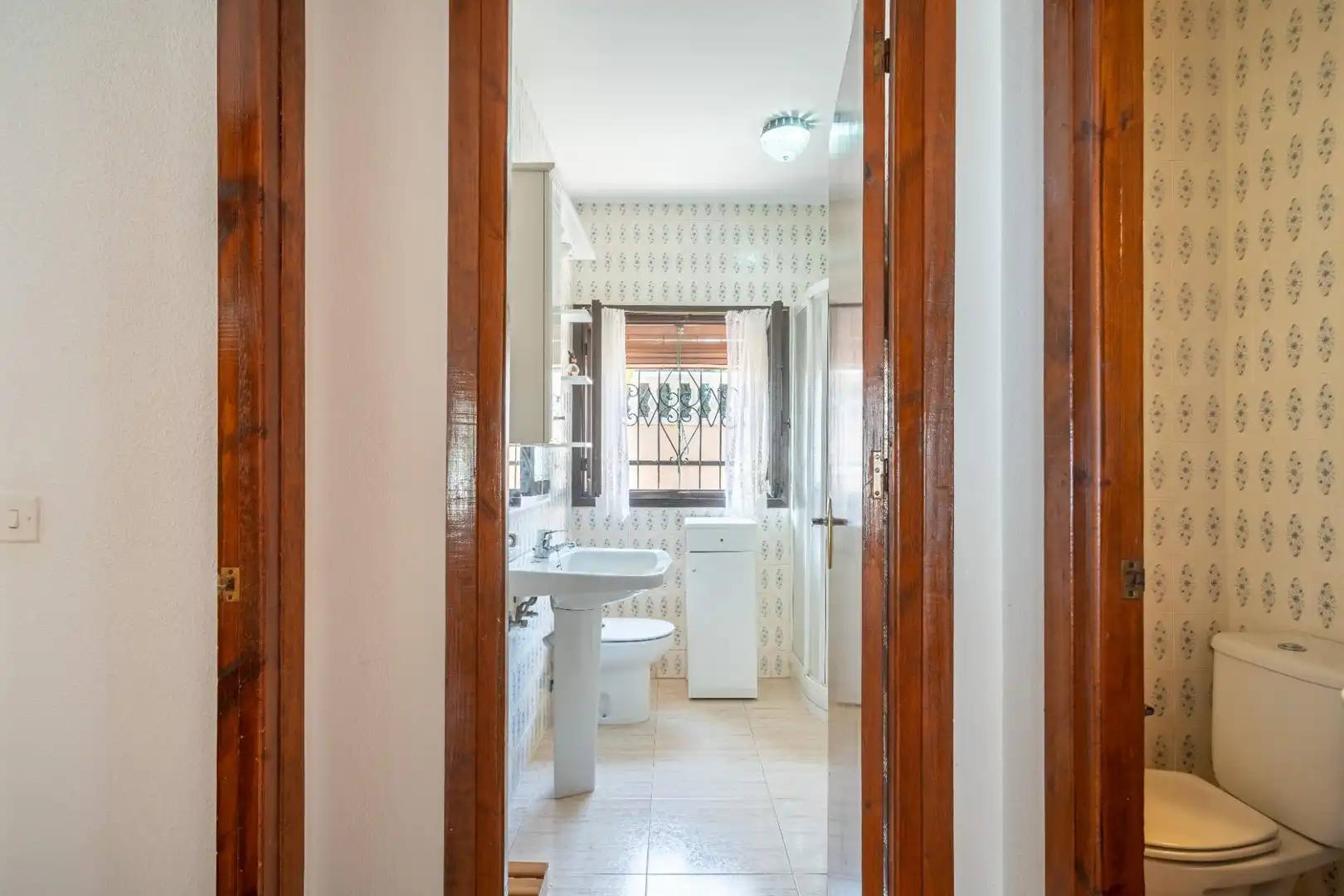 Bathroom of Houses for sale in Roquetas de Mar