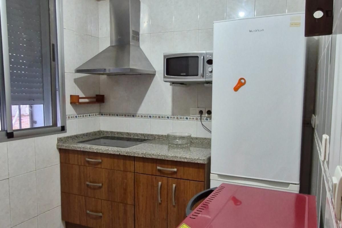 Cuina de Casa o xalet de lloguer en  Granada Capital amb Aire condicionat, Moblat i Rentadora