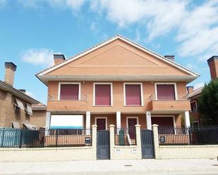 Vista exterior de Casa adosada en venda en Burgos Capital amb Terrassa, Traster i Balcó