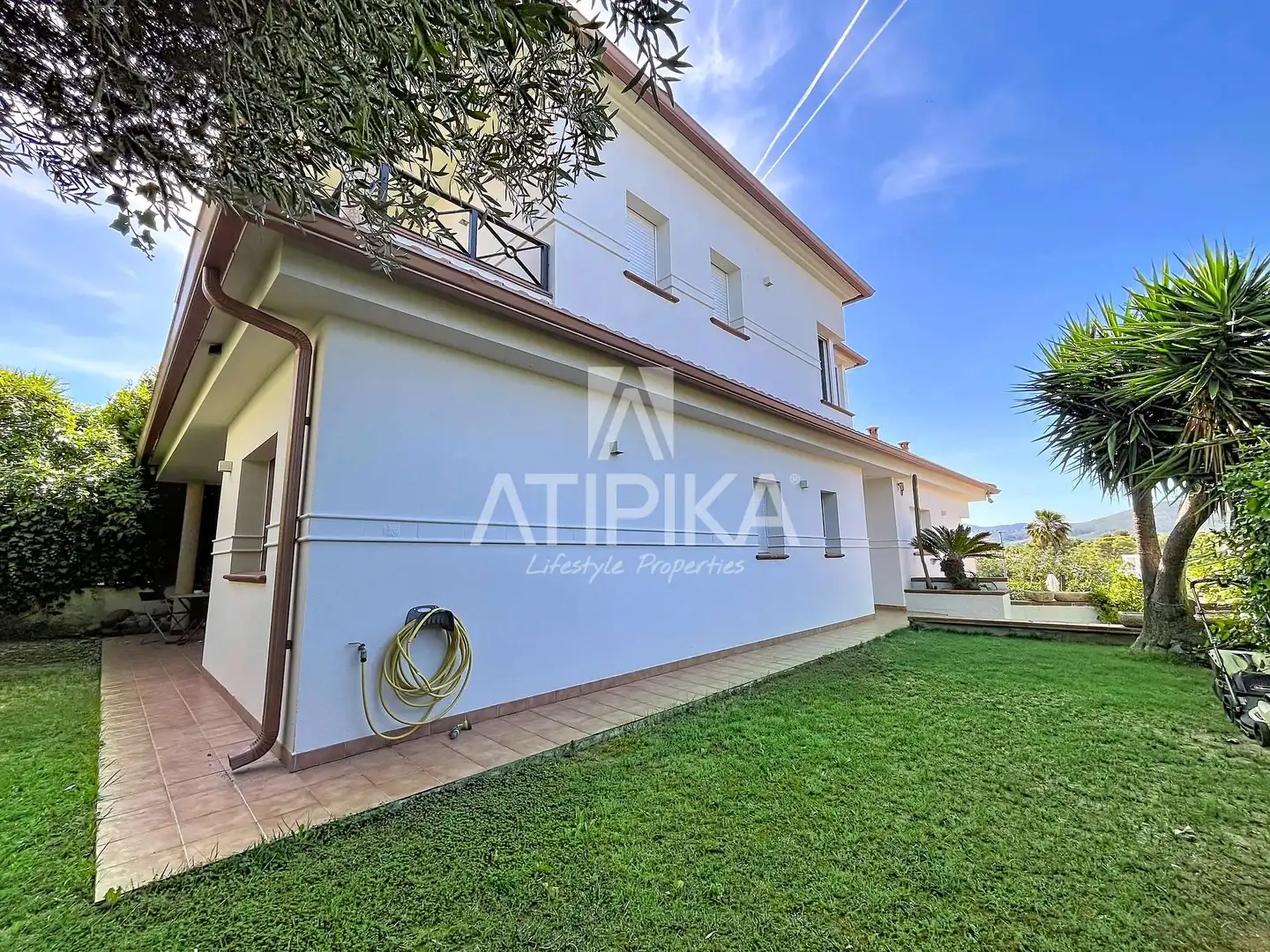 Vista exterior de Casa o chalet en venta en Sant Pere de Ribes con Piscina, Horno y Lavadora