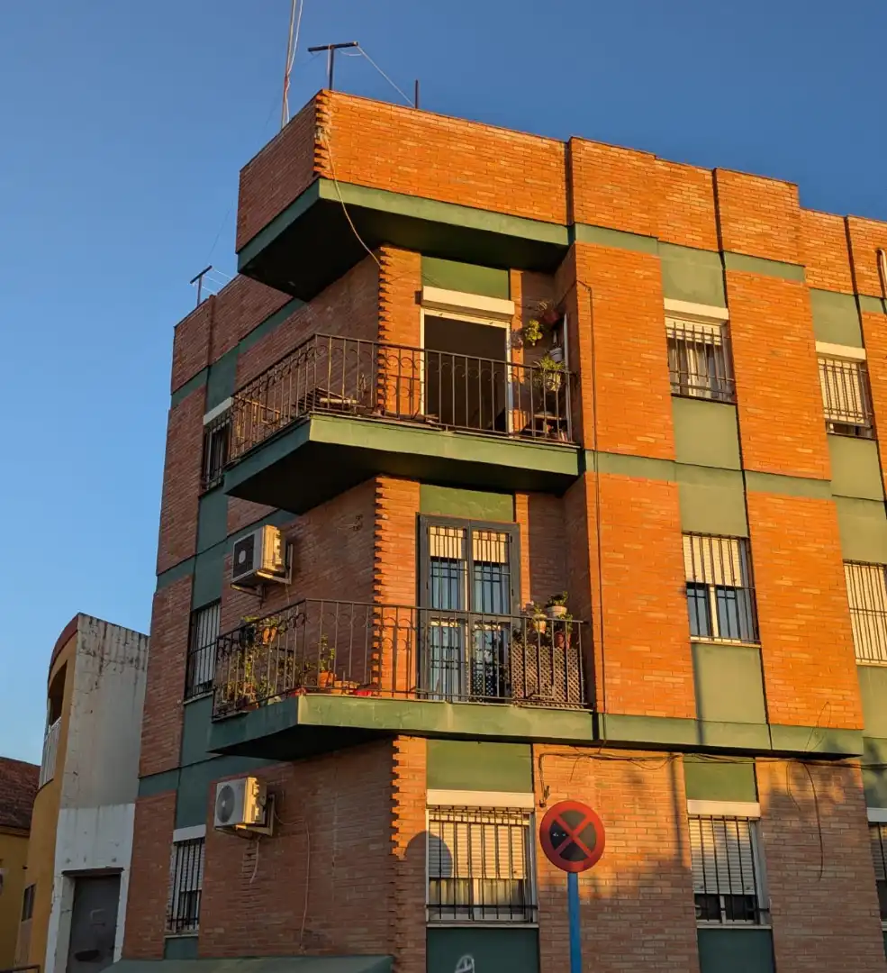 Vista exterior de Piso en venta en Mairena del Aljarafe con Calefacción, Parquet y Balcón