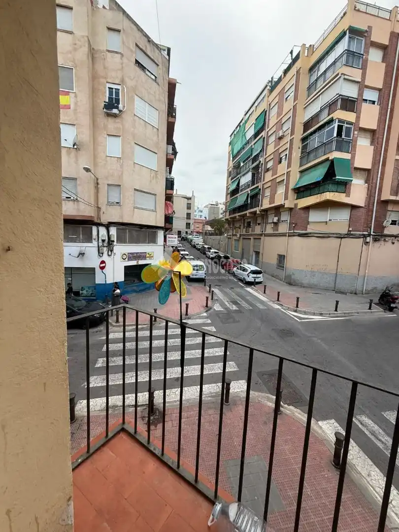 Vista exterior de Pis en venda en Alicante / Alacant amb Aire condicionat i Balcó