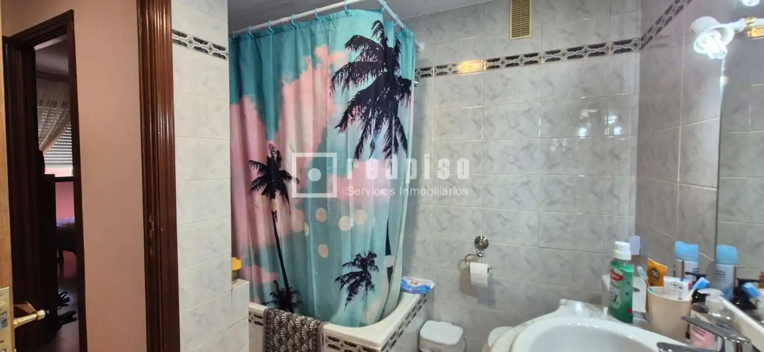 Baño de Piso en venta en Galapagar con Calefacción, Terraza y Piscina
