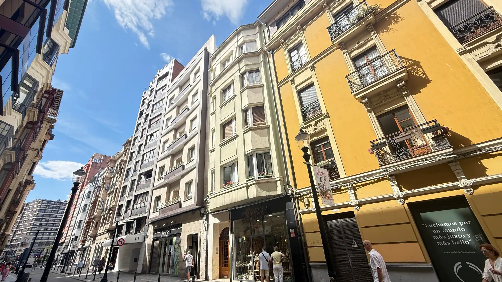 Vista exterior de Pis de lloguer en Gijón  amb Calefacció, Parquet i Moblat