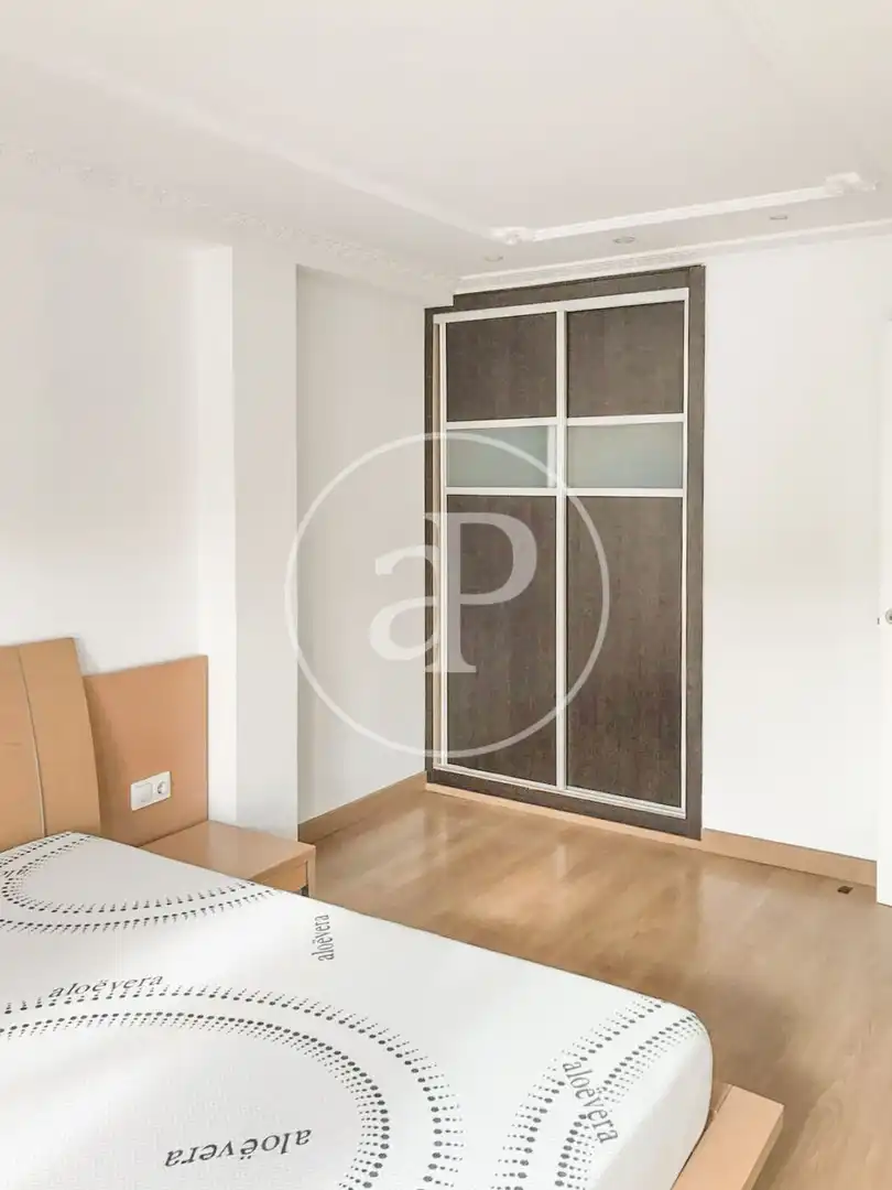 Schlafzimmer von Wohnung zur Miete in Valencia mit Klimaanlage, Heizung und Möbliert