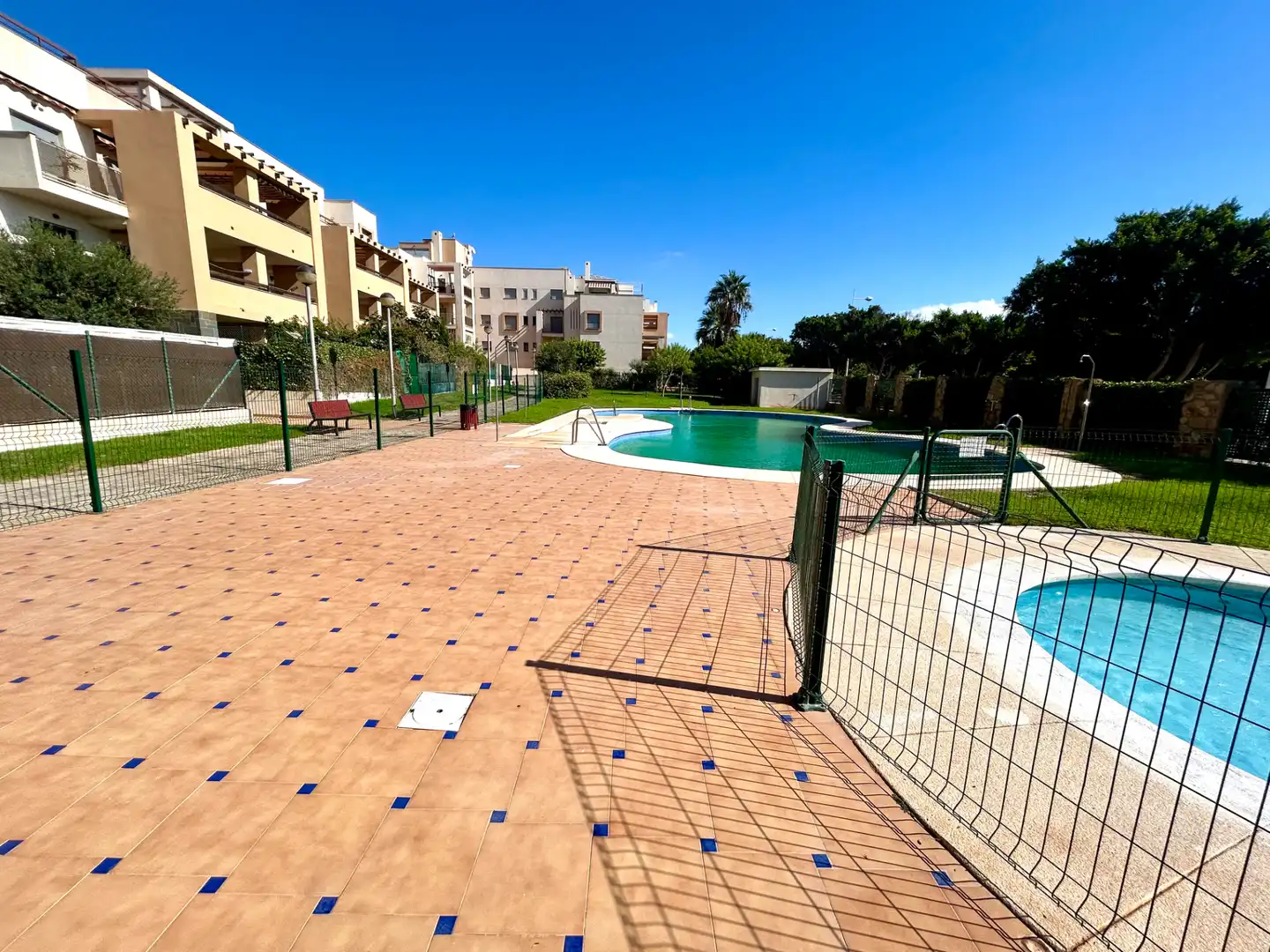 Schwimmbecken von Wohnungen zum Verkauf in Almería mit Terrasse, Abstellraum und Gemeinschaftspool