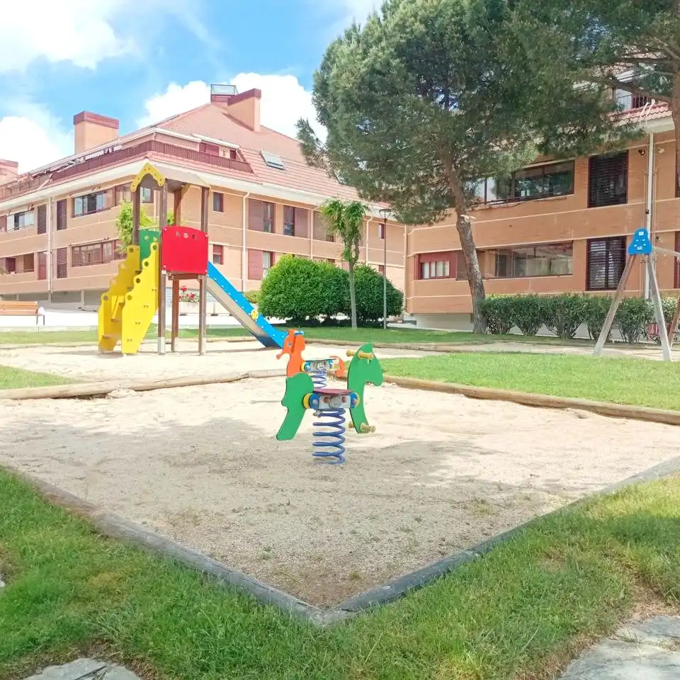 Aparcament de Pis de lloguer en Las Rozas de Madrid amb Aire condicionat, Calefacció i Terrassa