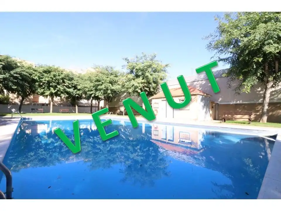 Schwimmbecken von Wohnung zum Verkauf in Barberà del Vallès mit Heizung, Privatgarten und Balkon
