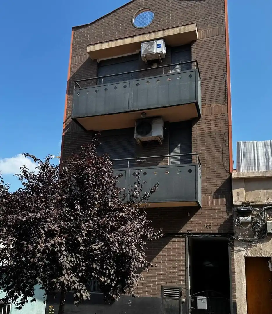 Vista exterior de Edifici en venda en Barcelona