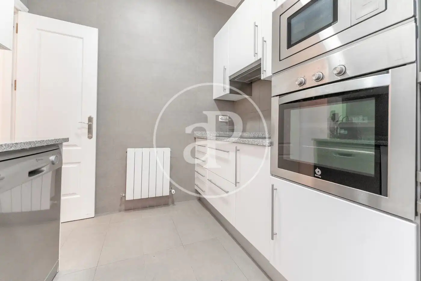 Kitchen of Flat for rent in Madrid  with Air Conditioner, Heating and Private garden