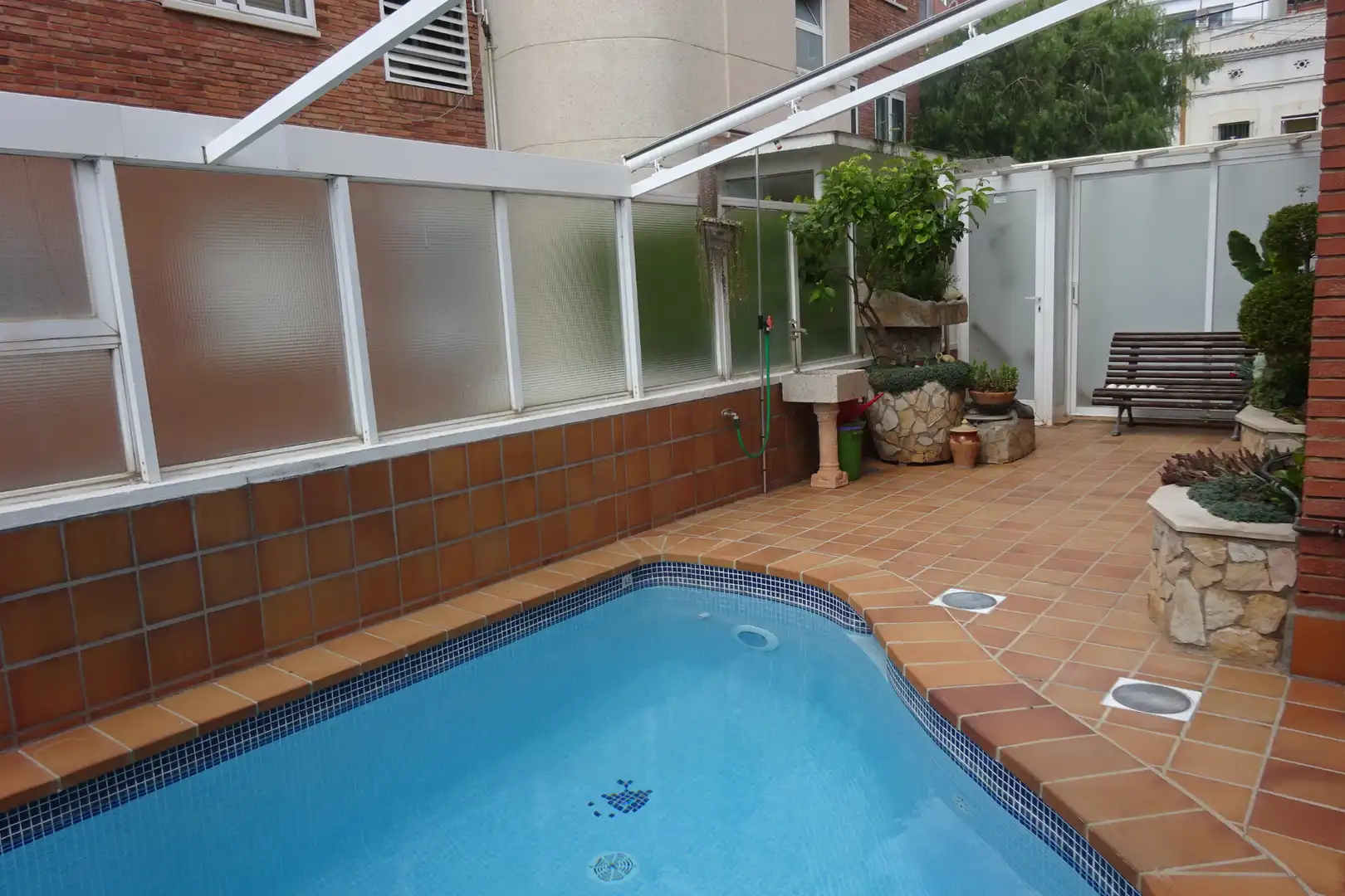 Piscina de Casa adosada en venda en Barcelona amb Aire condicionat, Calefacció i Terrassa