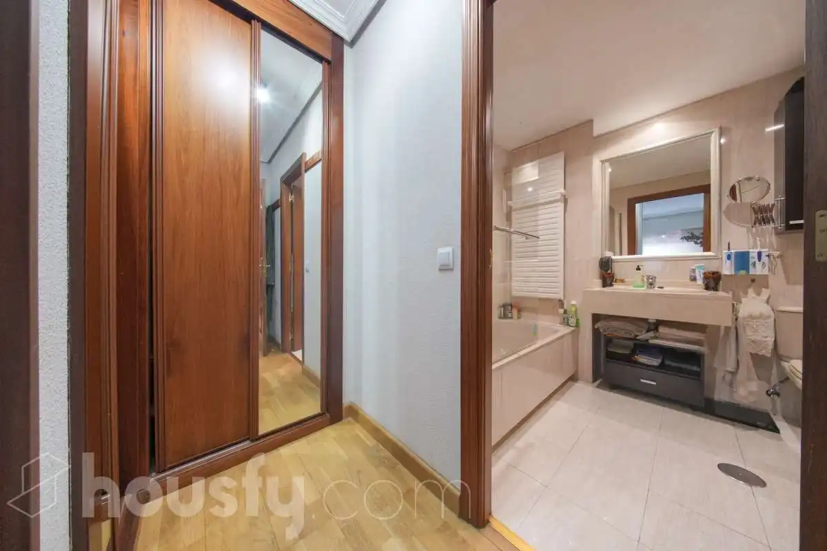 Flat with balcony for sale in Calle de Albalá ., imagen 12