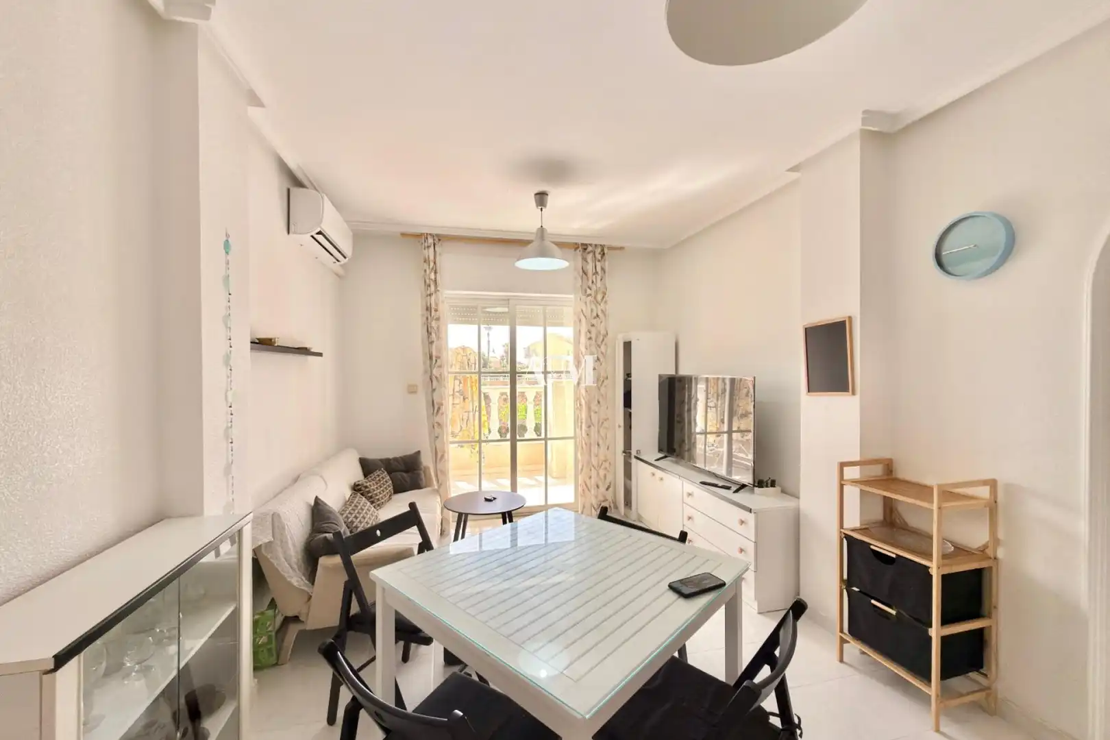 Living room of Flat for rent in Torrevieja  with Air Conditioner, Heating and Terrace