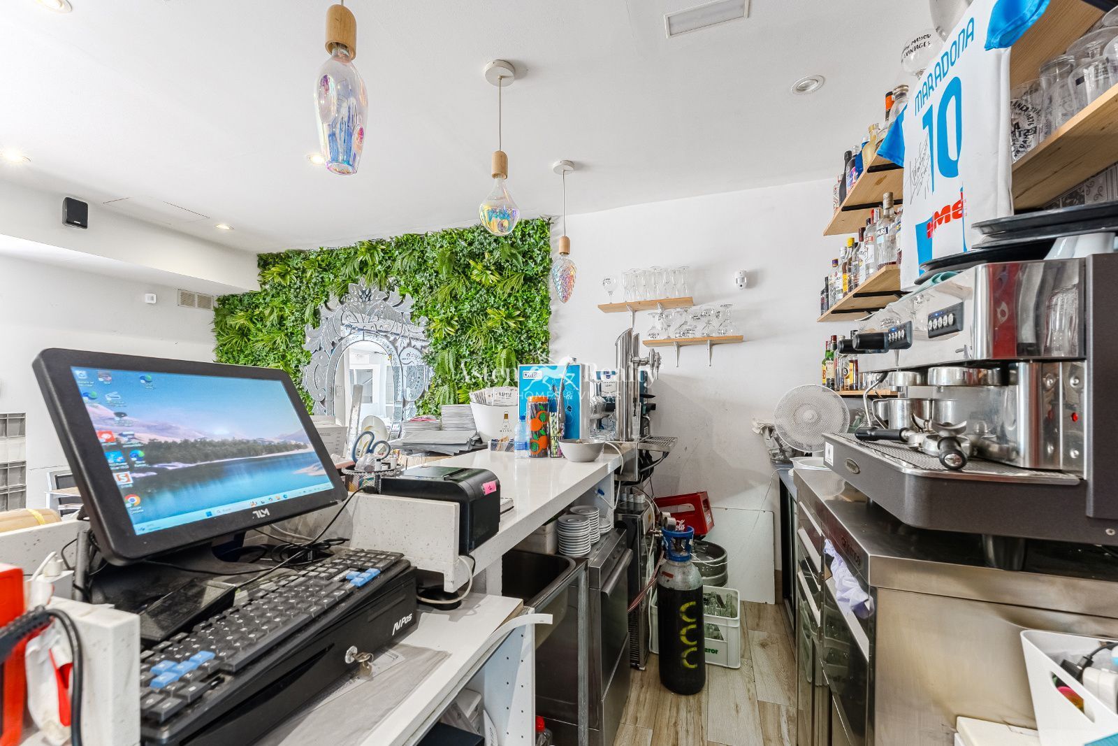 Premises for sale in Adeje  with Terrace and Furnished