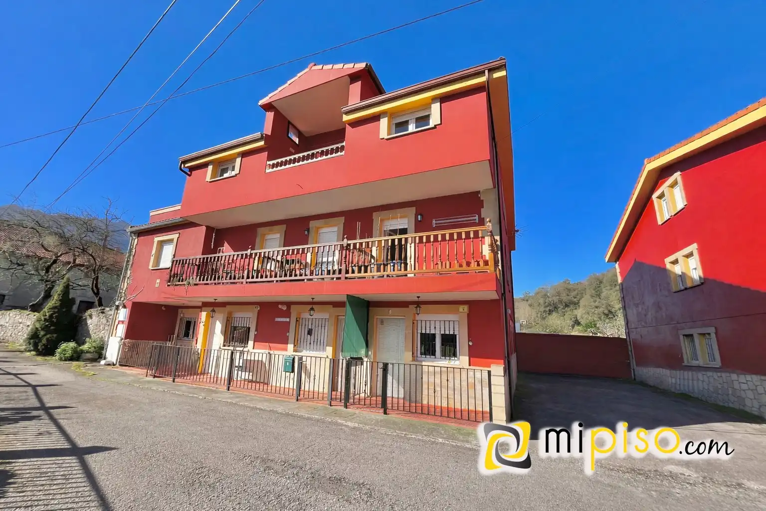 Vista exterior de Casa adosada en venta en Ruesga con Calefacción, Terraza y Amueblado