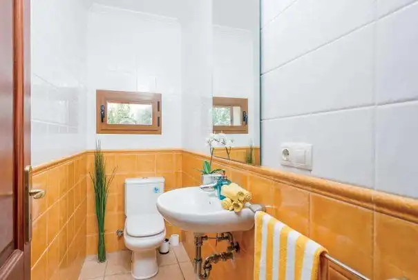 Badezimmer von Haus oder Chalet zum Verkauf in Alcúdia mit Klimaanlage, Heizung und Privatgarten