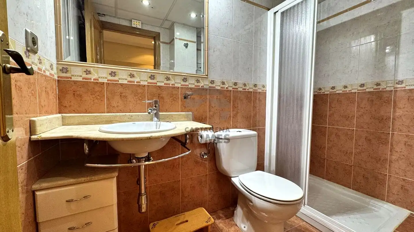 Baño de Ático en venta en Cartagena con Aire acondicionado, Terraza y Amueblado