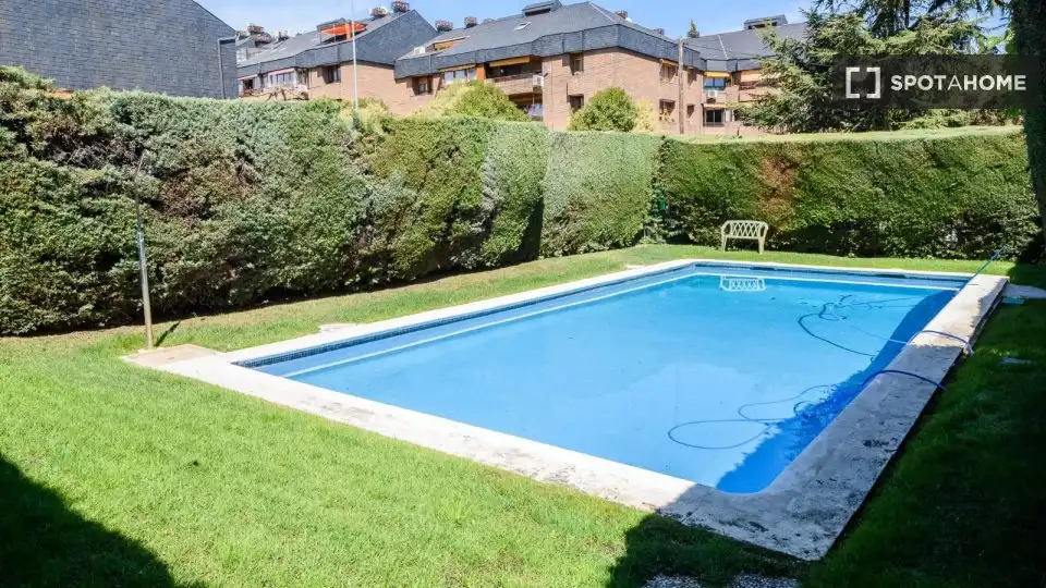 Swimming pool of Flat for rent in Las Rozas de Madrid  with Air Conditioner, Heating and Furnished