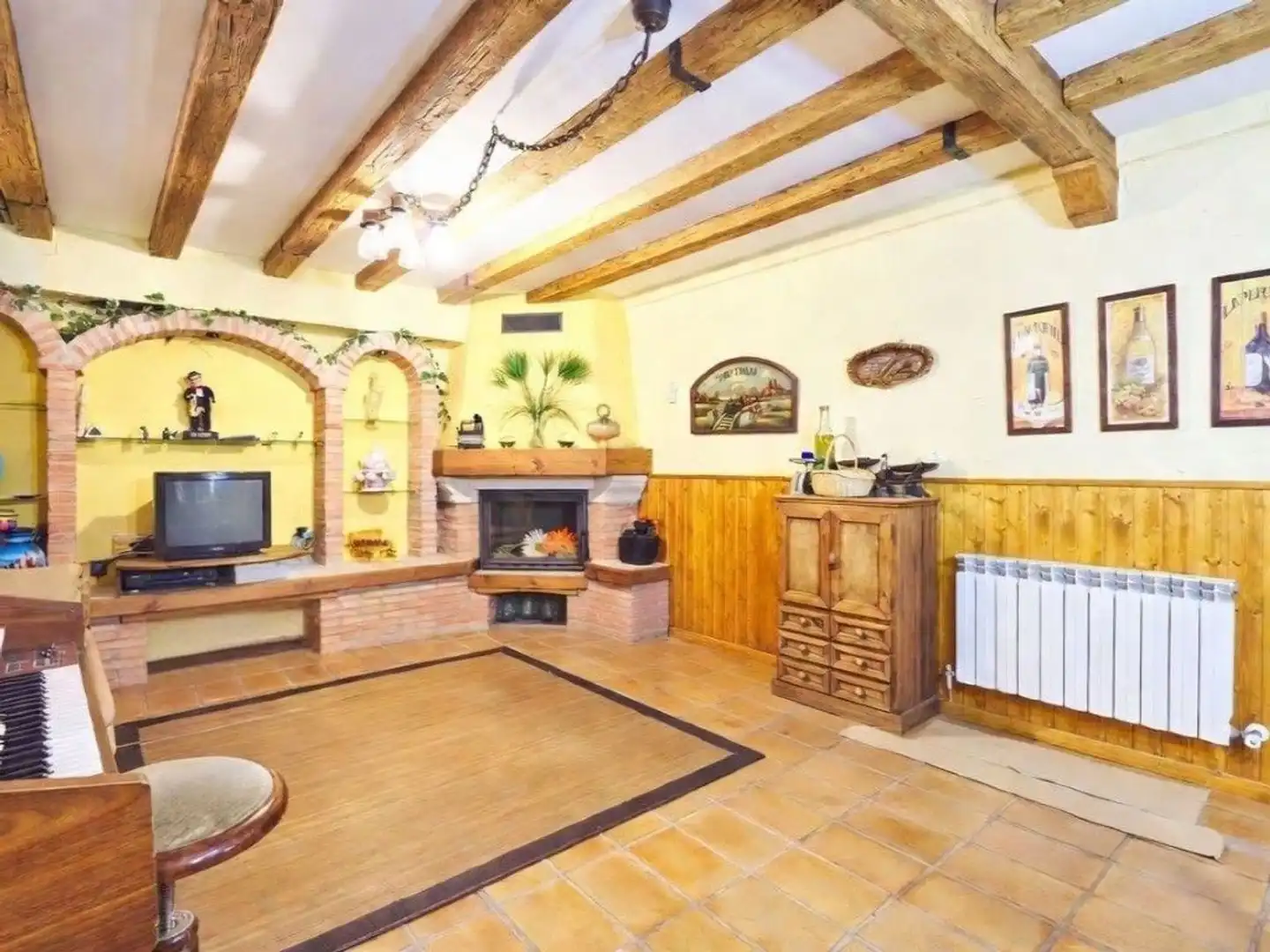 Sala d'estar de Casa o xalet en venda en Zaragoza amb Aire condicionat, Calefacció i Jardí privat