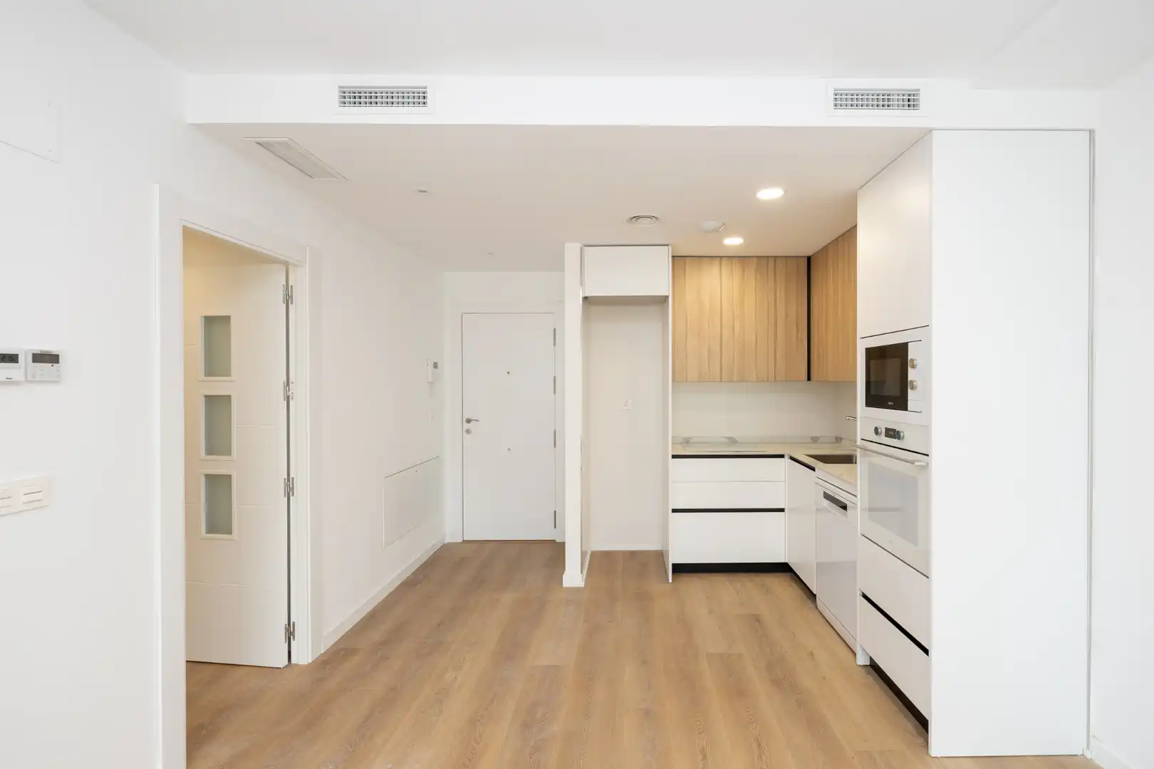 Kitchen of Flat for rent in Granada  with Air Conditioner, Heating and Terrace