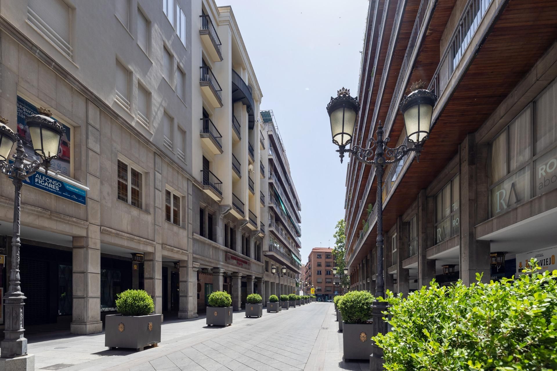 Exterior view of Flat for sale in  Granada Capital  with Terrace and Balcony