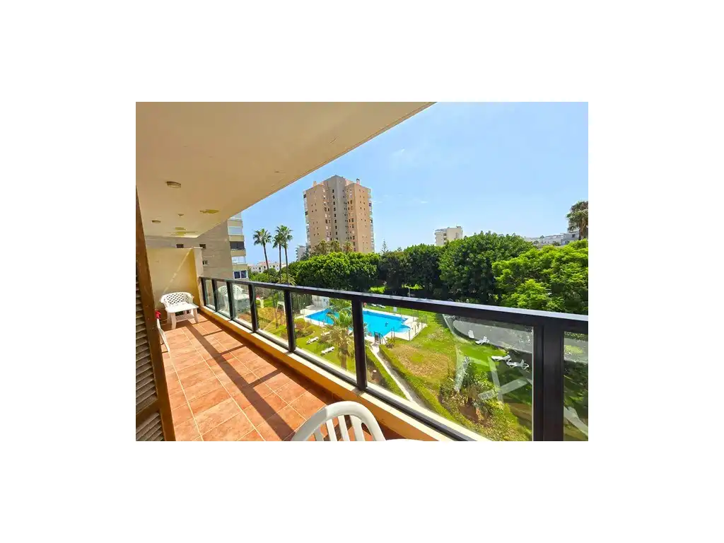 Vista exterior de Piso de alquiler en Torremolinos con Aire acondicionado, Jardín privado y Terraza