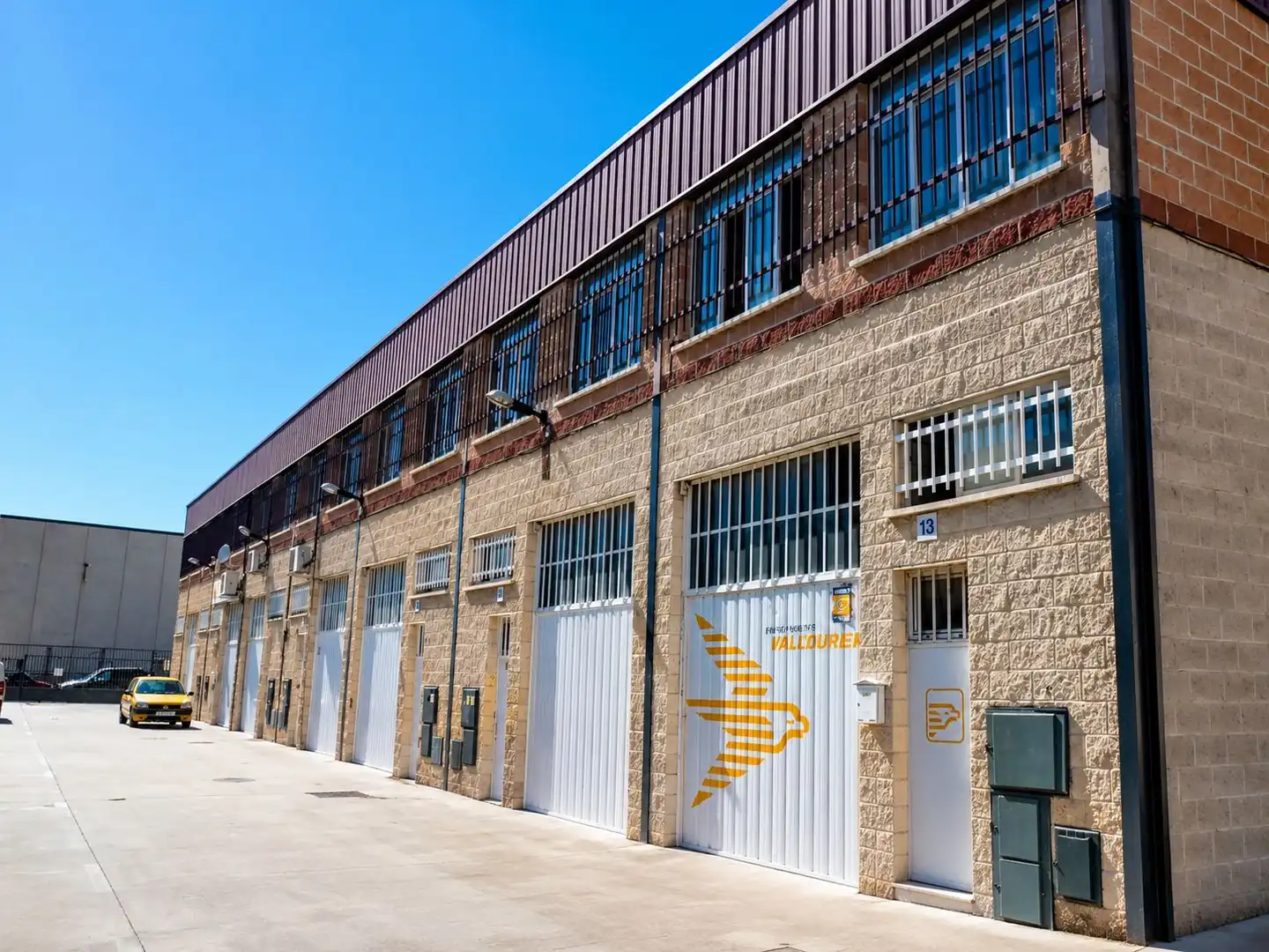 Außenansicht von Fabrikhallen zur Miete in Madrid