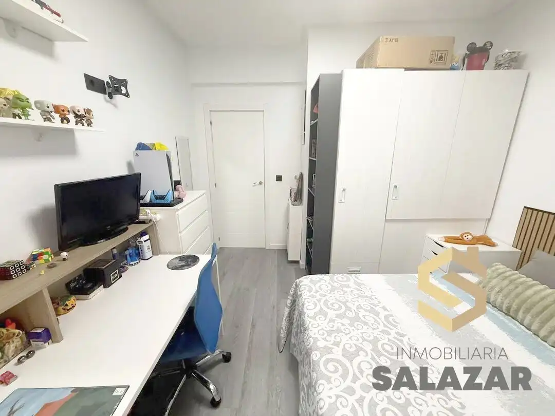 Bedroom of Flat for rent in Bilbao   with Heating