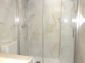 Bathroom of Flat for rent in Gijón   with Heating, Parquet flooring and Oven