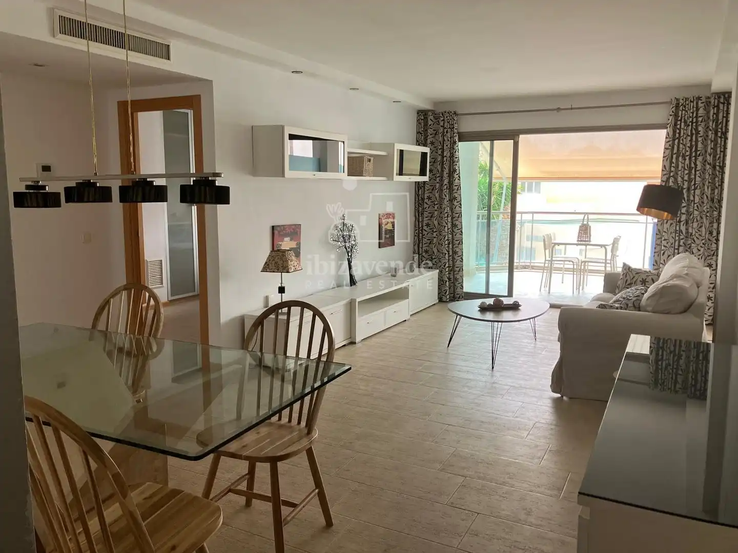 Wohnung zur Miete in Carrer Marià Villangomez, Santa Eulària